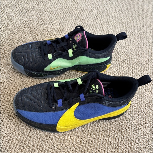 New NIKE FREAK 5 SE (GS) 6Y